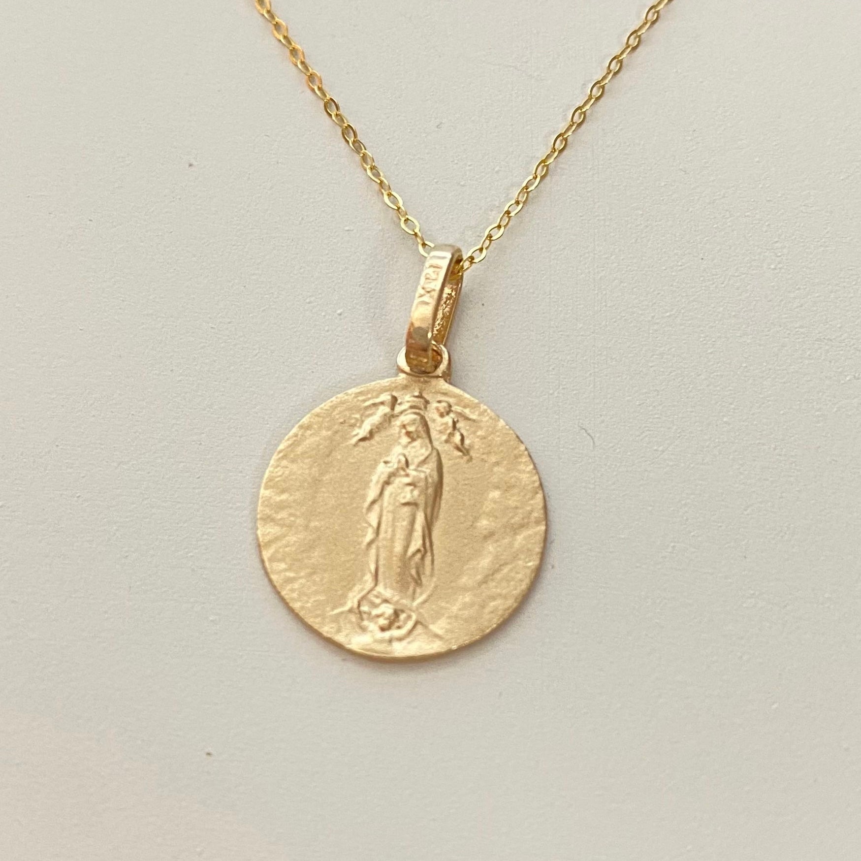 Medalla Virgen Mate 14K