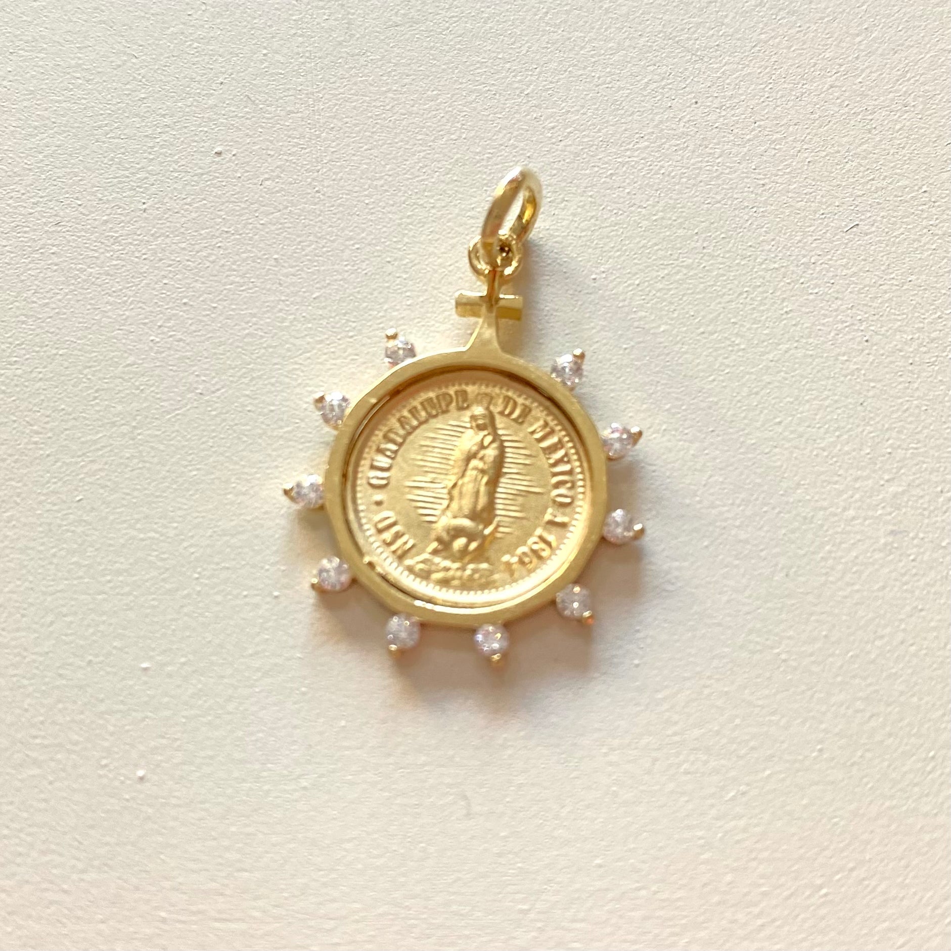 Medalla Corona Brillos 14K