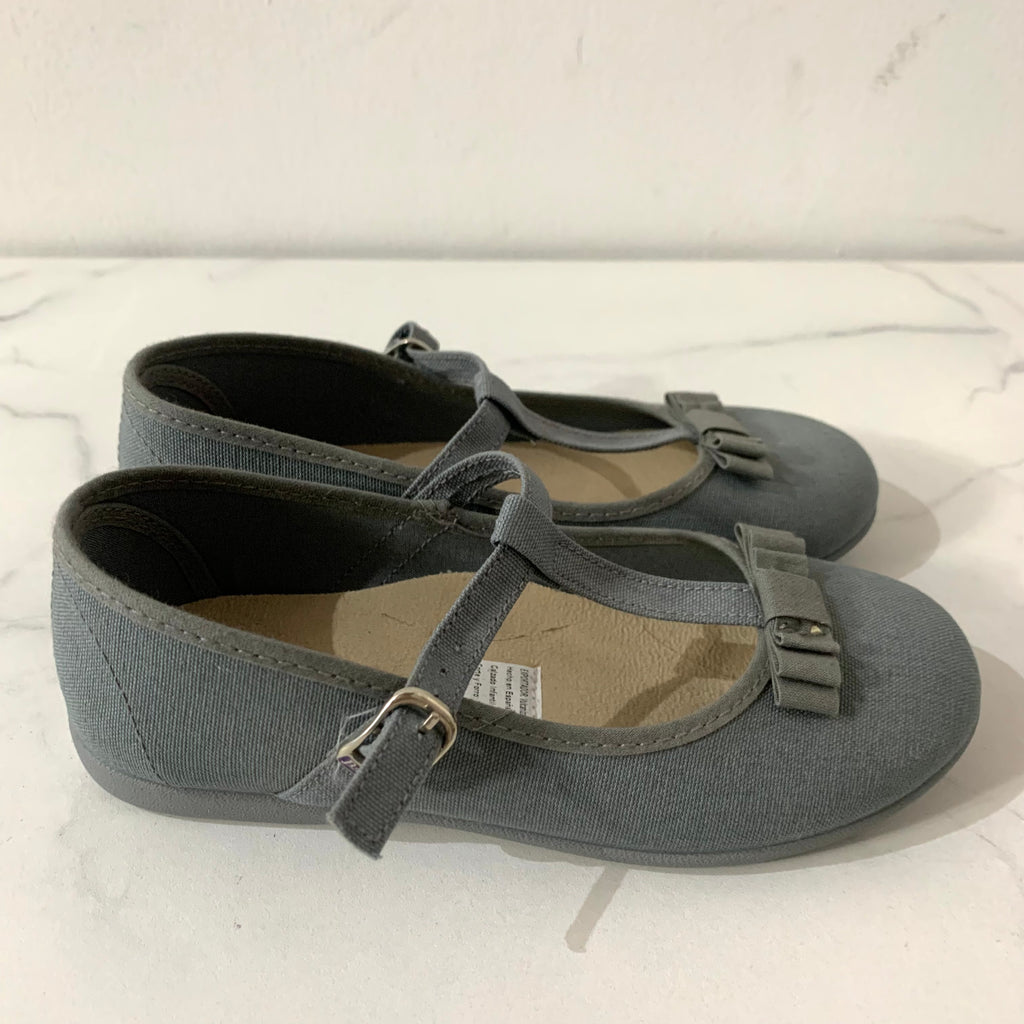 Zapatilla Gris con Moño